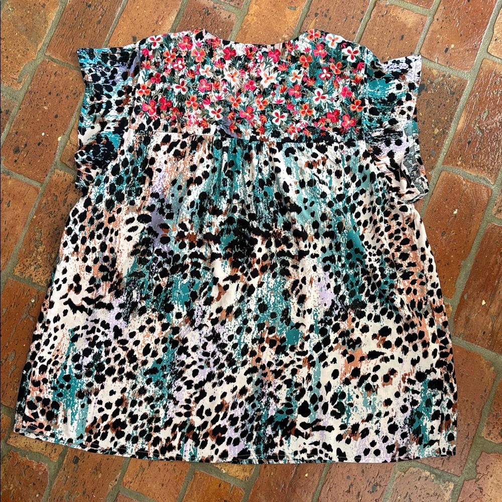 Savanna Janes animal print and embroidered yoke top size 3X - Picture 5 of 11
